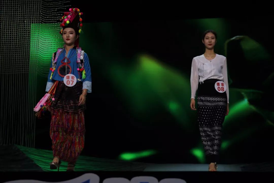 德宏五种少数民族服饰走秀音乐,云南少数民族服饰秀