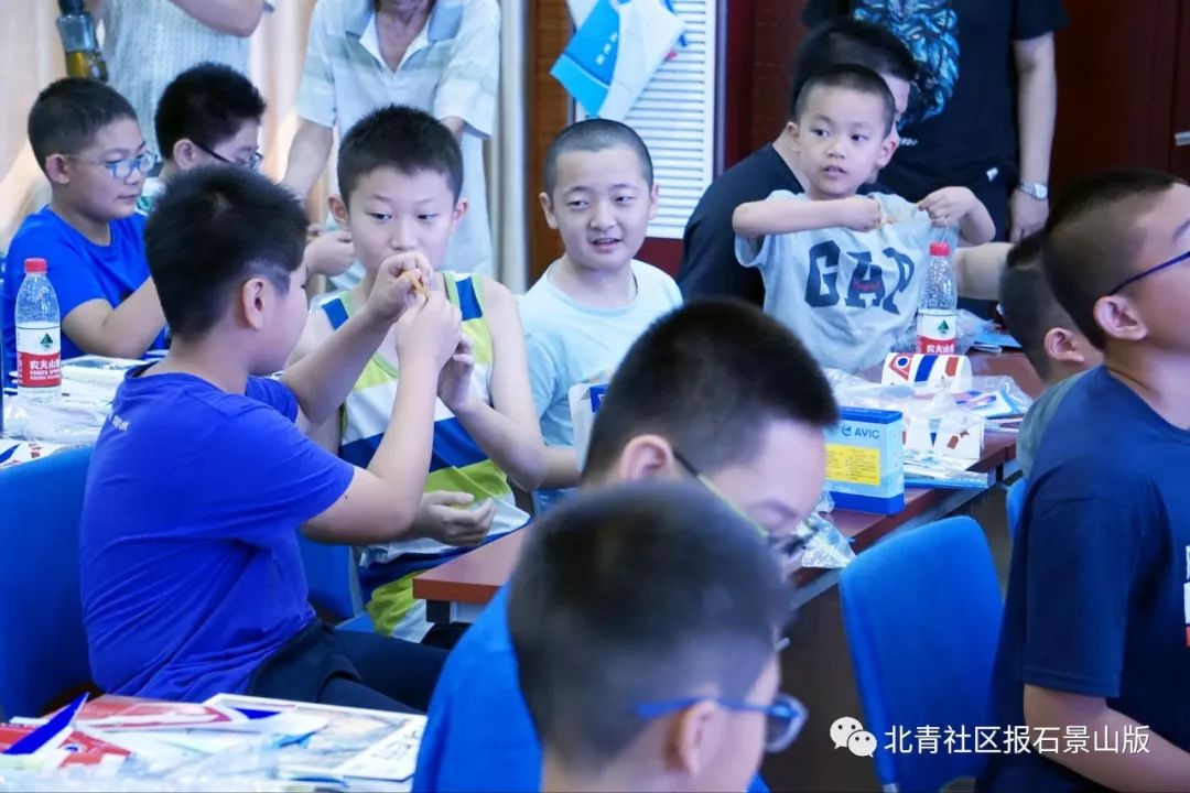 看小朋友玩大颗粒乐高积木,看小朋友玩大颗粒拼装