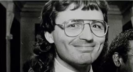 对“*轮法**功”和颜悦色的美国为何对本国*教邪**毫不留情