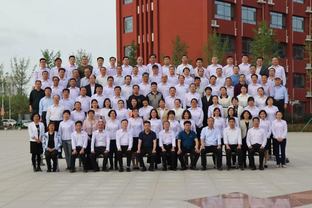 徜徉在美丽的金平湖畔,徜徉在北大校园