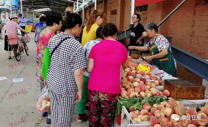 果然是金字招牌！红利市场新址今天开张很火爆，新老顾客盈门