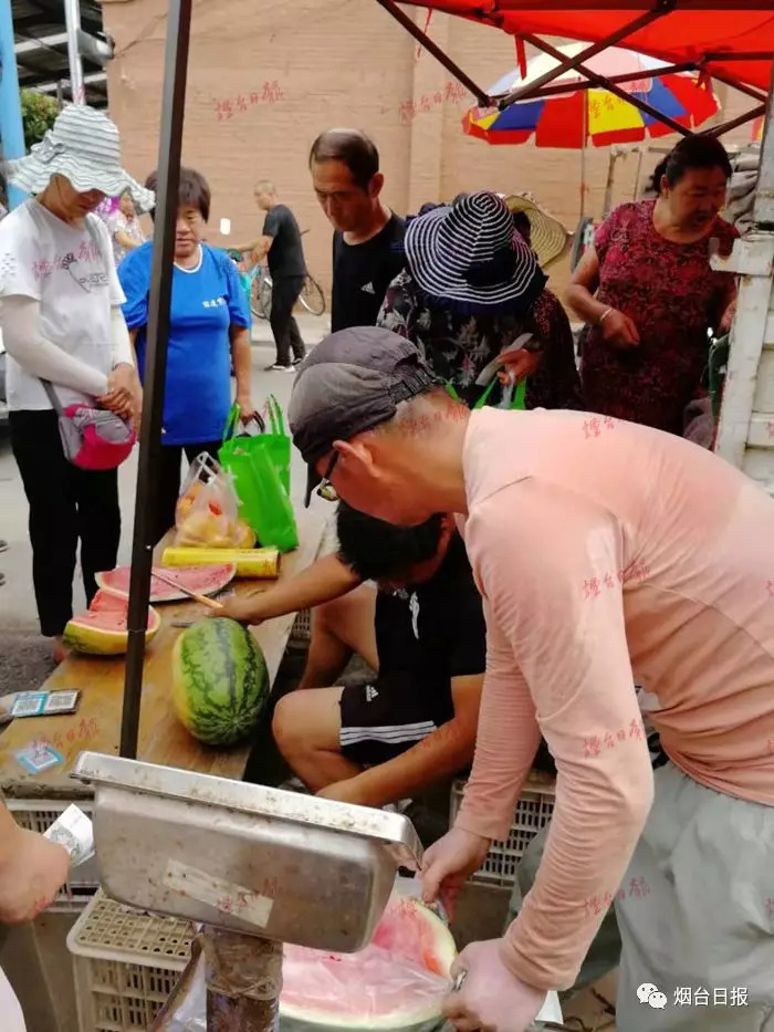 果然是金字招牌！红利市场新址今天开张很火爆，新老顾客盈门