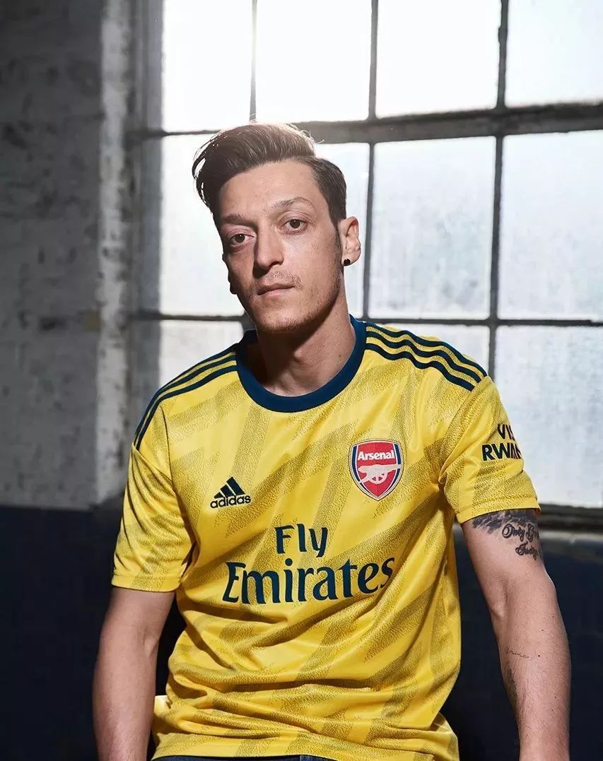 足球衣潮流设计,足球衣风格穿搭