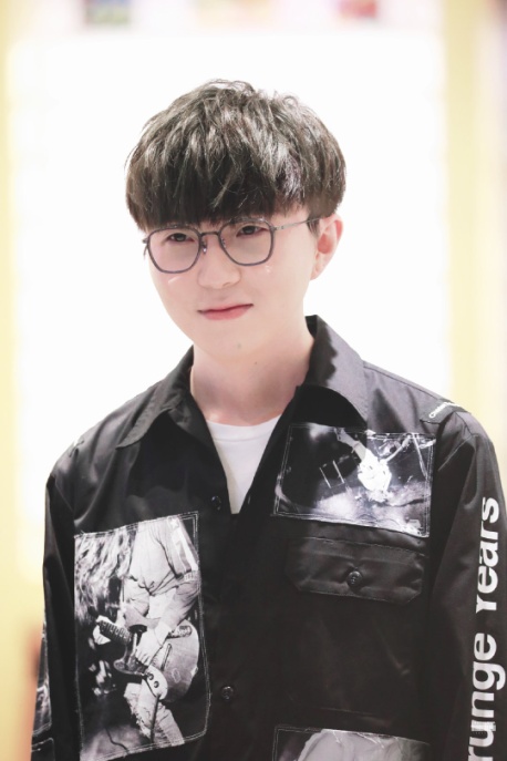 毛不易戴的眼镜,毛不易同款新眼镜框