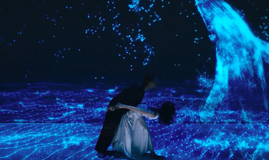 深圳地铁投放广告被举报,深圳地铁站雷人广告