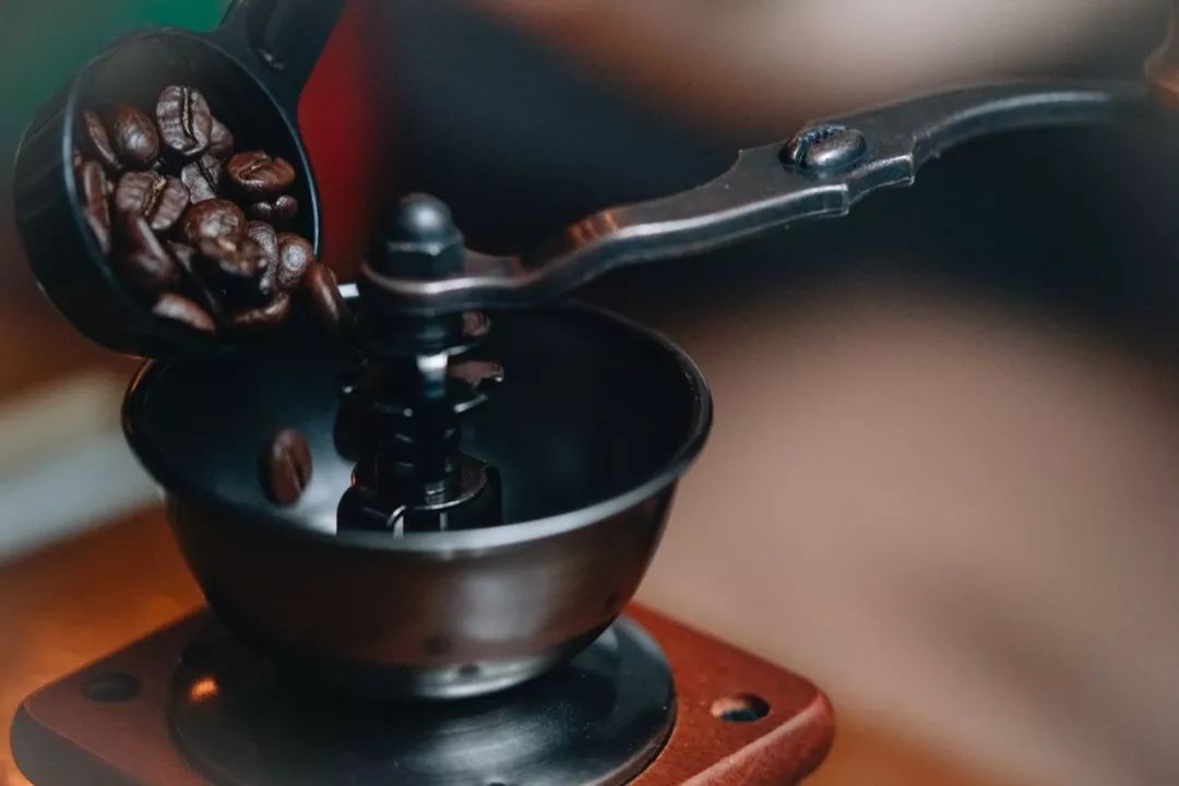 网购越南土特产|炼奶冰咖法包猪肝酱扎肉春卷虾片，一个下午茶全都拥有