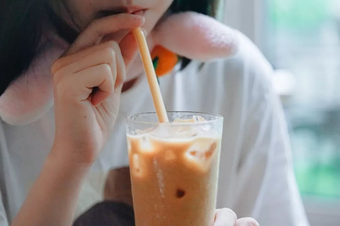 网购越南土特产|炼奶冰咖法包猪肝酱扎肉春卷虾片，一个下午茶全都拥有