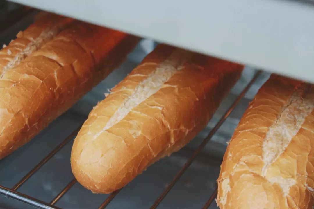 网购越南土特产|炼奶冰咖法包猪肝酱扎肉春卷虾片，一个下午茶全都拥有