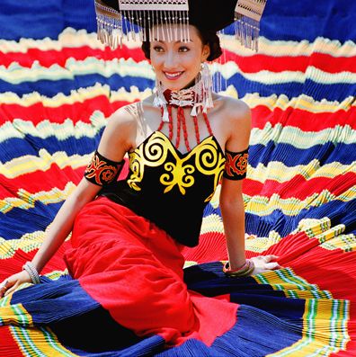 彝族服饰凉山型,凉山彝族地区服饰有哪些