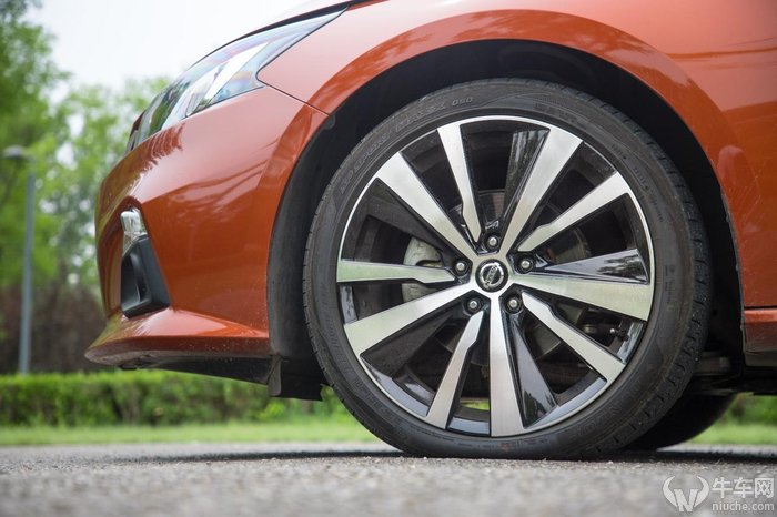 日产天籁舒适版适不适合跑专车,2021款东风日产天籁试驾视频