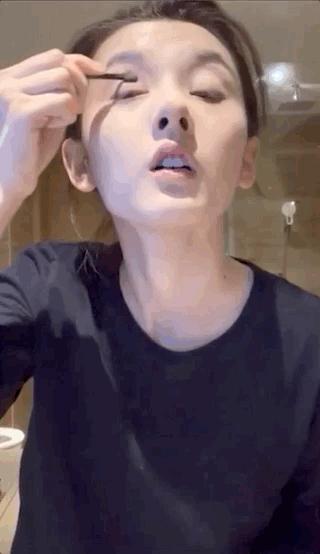 宋祖儿画猫眼妆,宋祖儿用口水画三角眼影