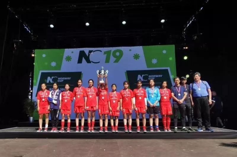 在挪威!金山这群小姑娘获得了这项国际赛事的亚军!