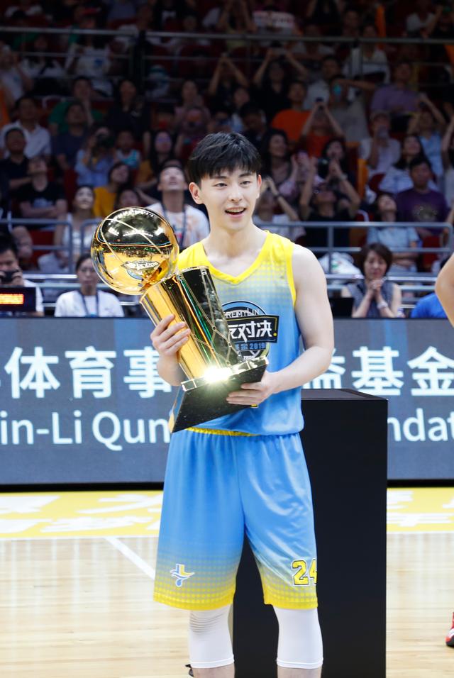 周杰伦林书豪合拍,周杰伦林书豪友谊赛昆凌现身