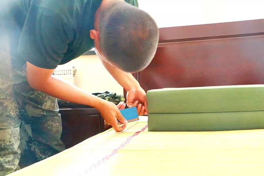 军被叠不好一定会被扔吗,军被是新的好叠还是旧的好叠