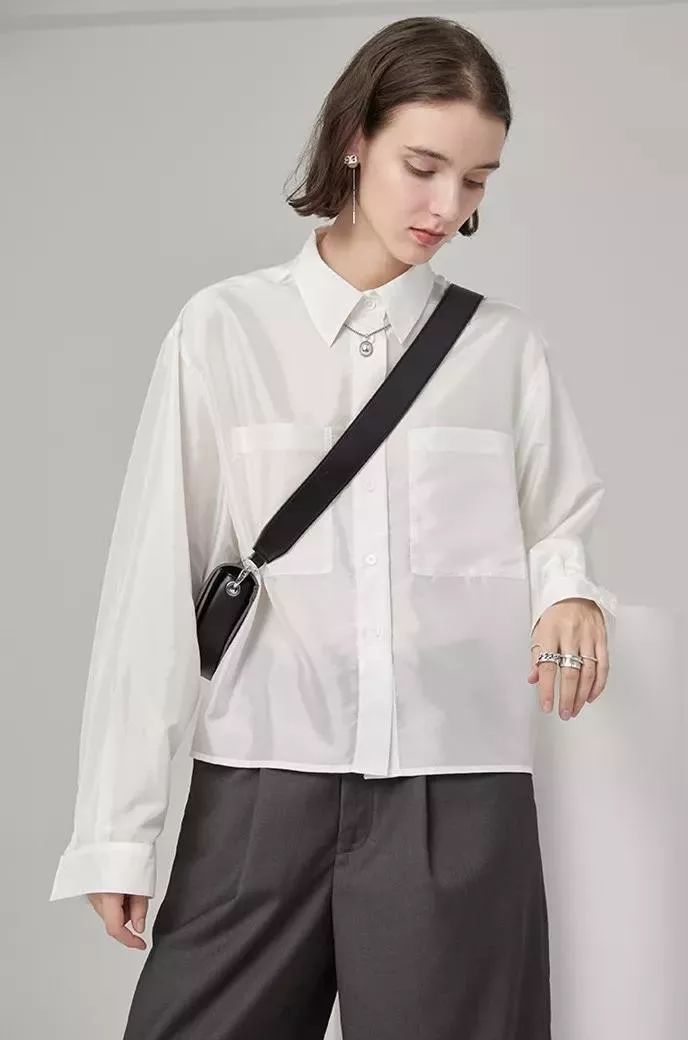 所谓的高级感就是越简单越高级,极简的高级感是极致的