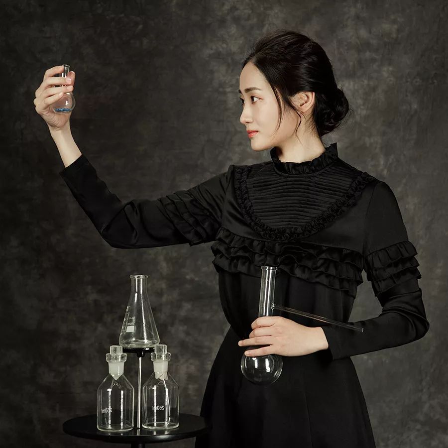 小时候：长大了当科学家！长大了：我寻思cos成科学家也行？