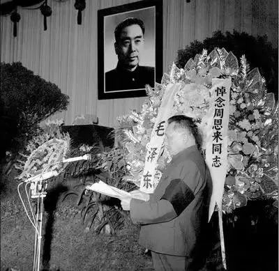 今天他115岁了，*小平邓**一生的40个瞬间