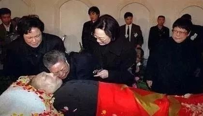 青看点||今天他115岁了，*小平邓**人生的40个瞬间