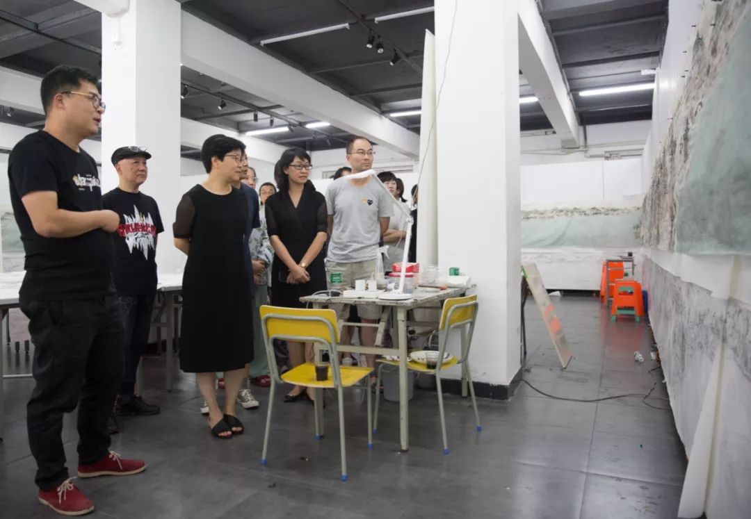两岸书画作品展现场,中国画长卷手卷全国展