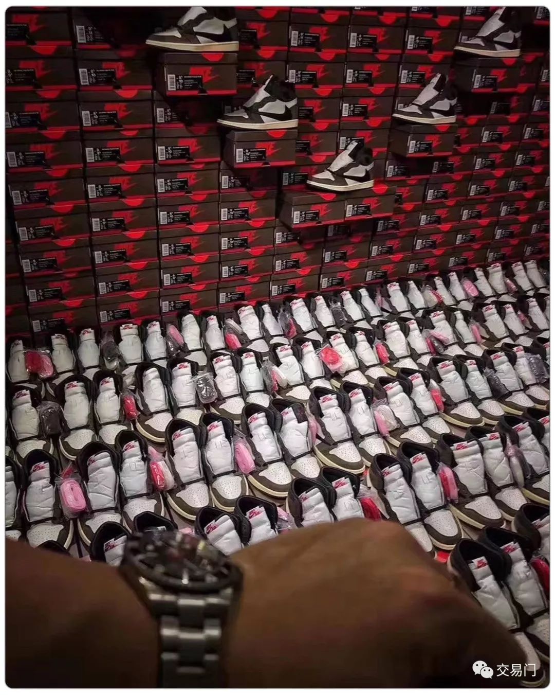 我拿100个*币特比**炒鞋够不够？不够我再拿一个亿