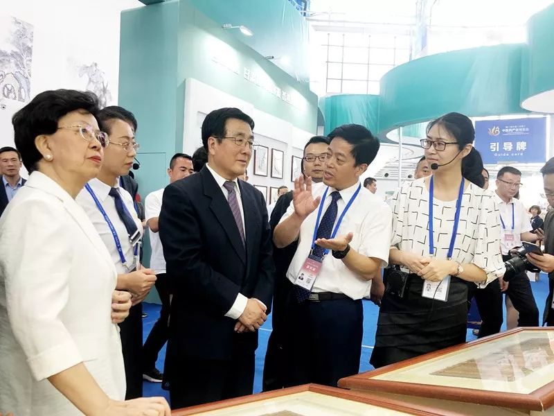 药博速递┃甘肃省中医院以精湛的特*医色**疗体验服务和厚重的中医药文化底蕴亮相第二届中国,甘肃中医药产业博览会