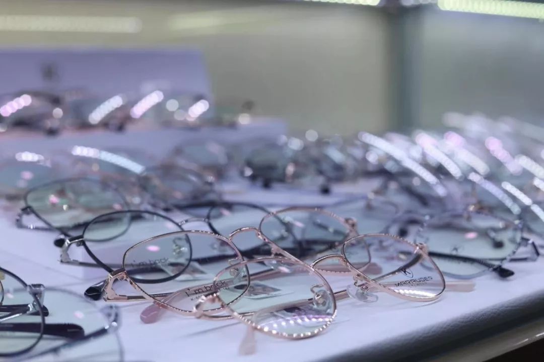 重磅！开学季，这里品牌眼镜五折，学生还能享受一年不计免赔