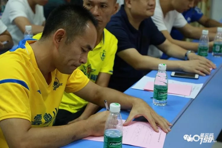 点赞汕尾少年足球队夺全国赛桂冠,中国少年足球场外点赞获得冠军