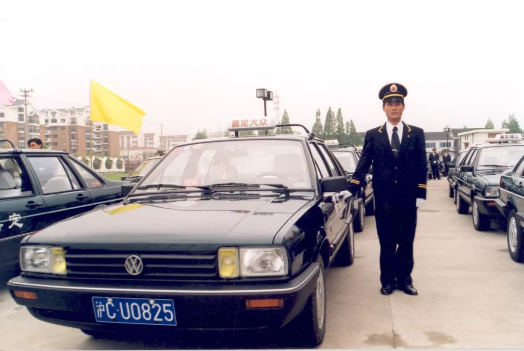 上海七十年代公共交通汽车,壮丽70年奋斗新时代的上海