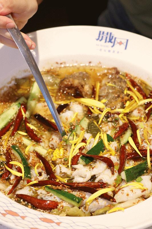 100元左右吃到豪华大餐！聚餐太合适！6款蛙锅！2款酸菜鱼！实力出众