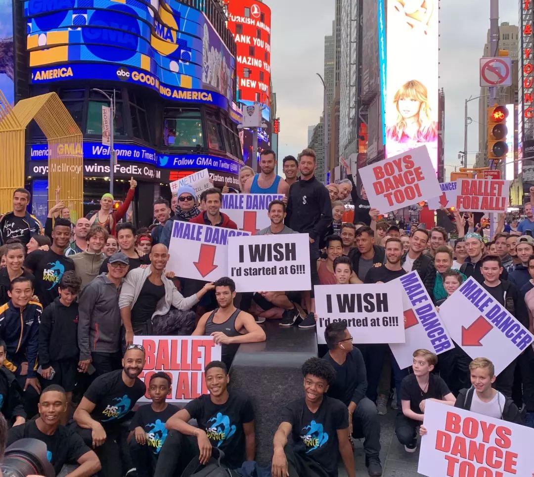 乔治小王子闹脾气视频,乔治小王子被吓哭