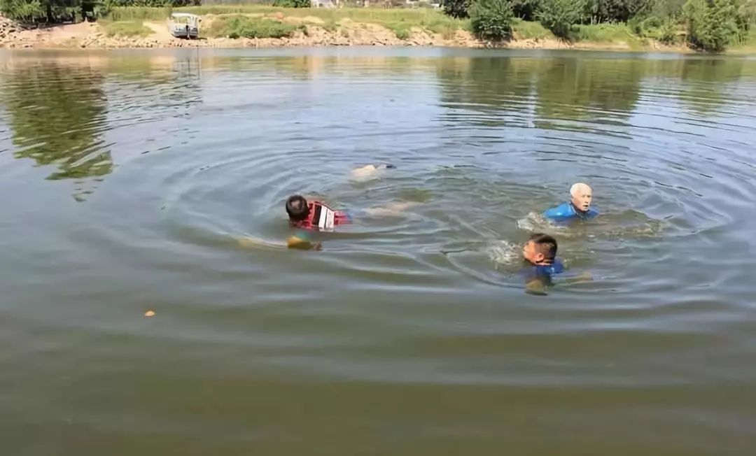 每天3分钟尽览天下事（重要提醒：今天郑州尾号1和6的车辆限行/明晚，《开学第一课》开讲，你期待么？/香港开抓“港独”分子）