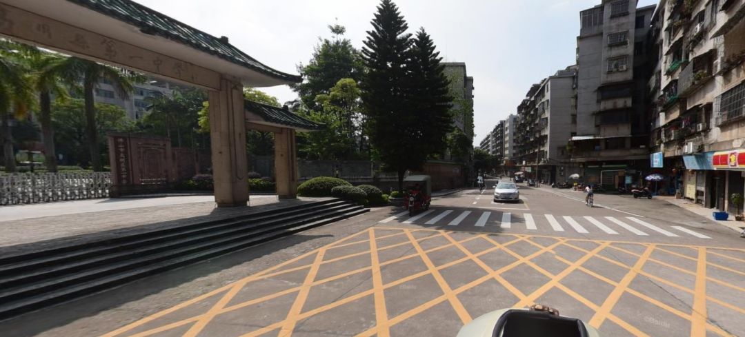 暴雨天气上学需要注意什么,开学第一天迎来一场大暴雨