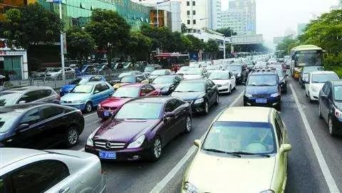 暴雨天气上学需要注意什么,开学第一天迎来一场大暴雨