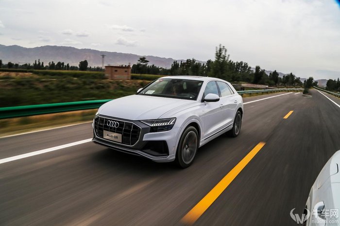 奥迪q855tfsi价格多少钱,颜值爆表车长五米抢先试驾奥迪q8