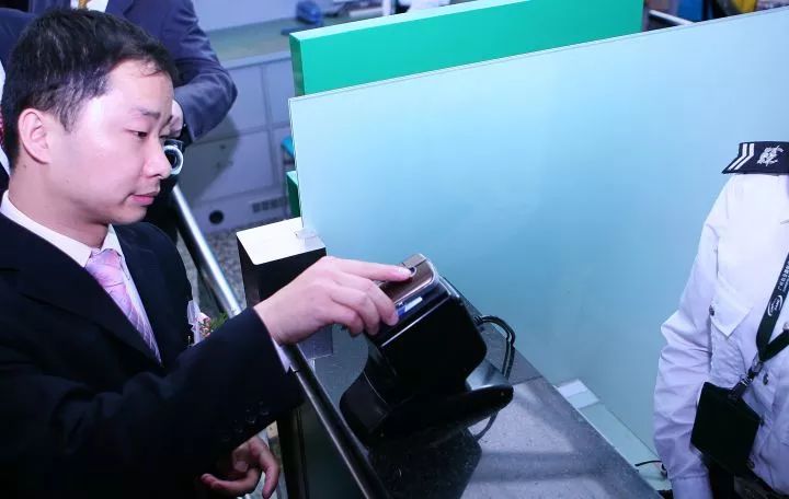 国资小新回答了知乎创始人周源一个问题，网友评论亮了！