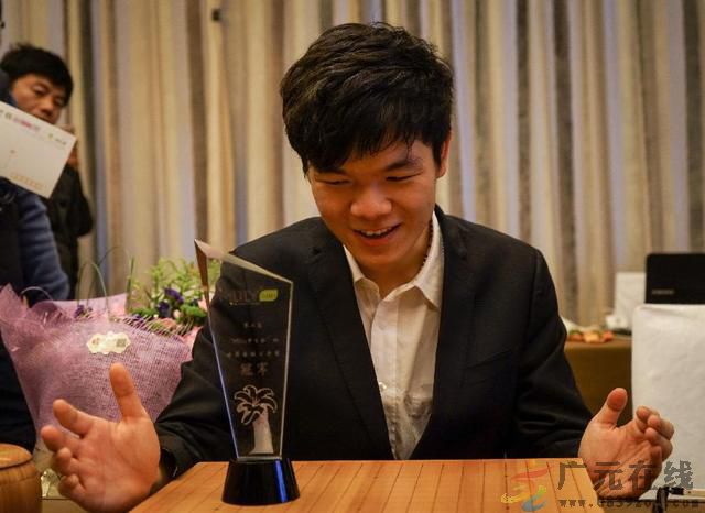 柯洁四夺三星杯冠军韩国棋迷,柯洁三冠王