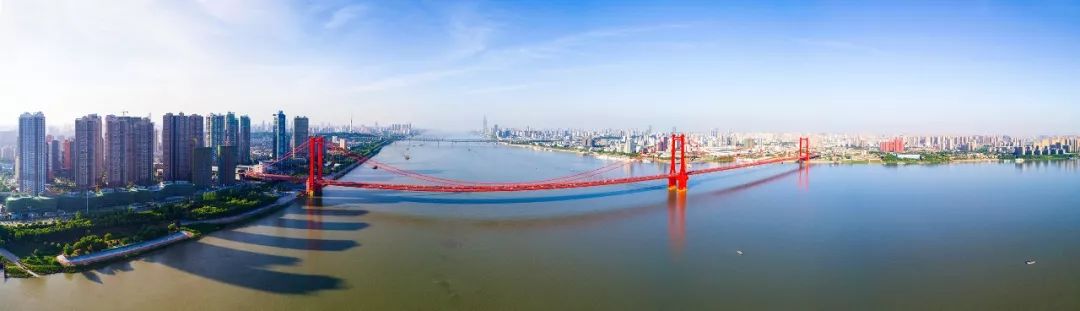 武汉，为何一鸣惊人？