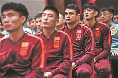 中国男足积极备战40强赛,男足出征鼓励