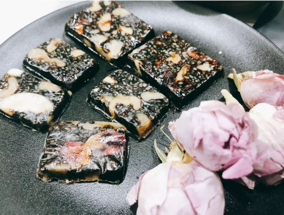 从被质疑没存在感到女团单飞，如今靠最火台剧再次爆红？