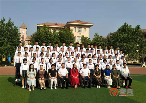 胶州这位班主任一干24年孩子亲切称呼她“况妈妈”