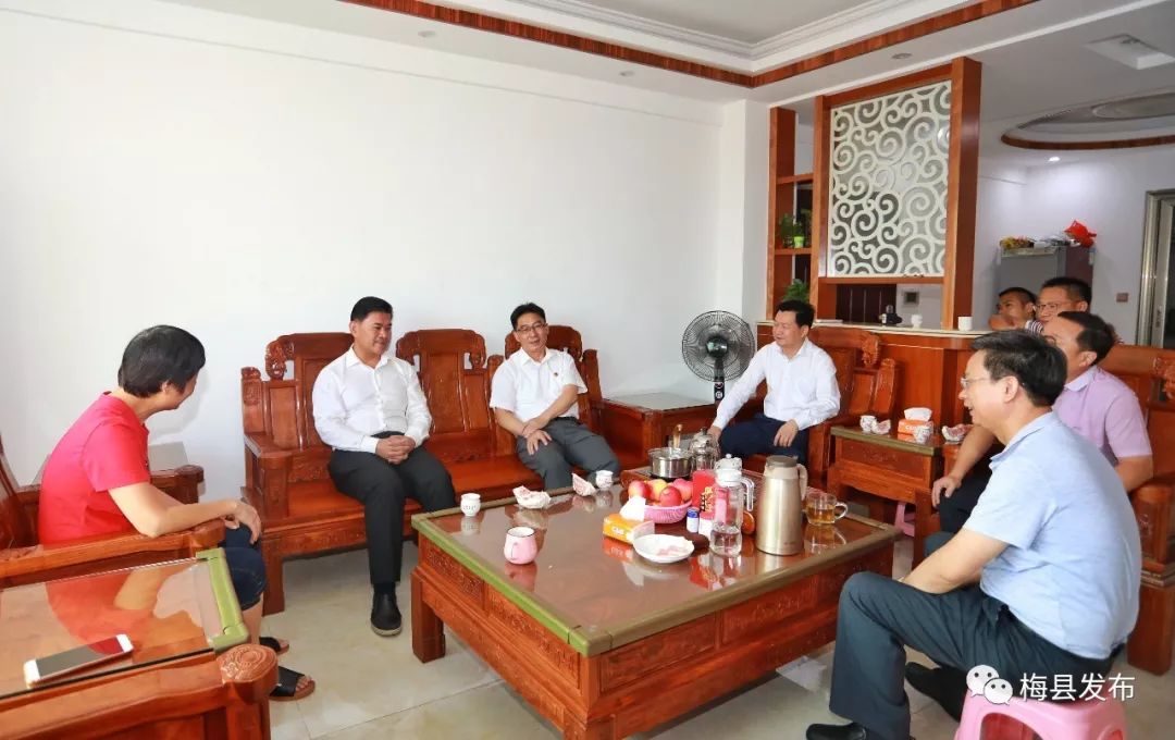 先进事迹展板图片,先进事迹展板