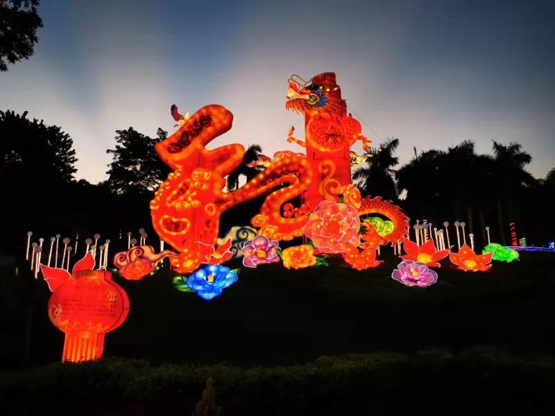 白天赏花晚上看灯光秀意境餐厅,云台花园看花灯