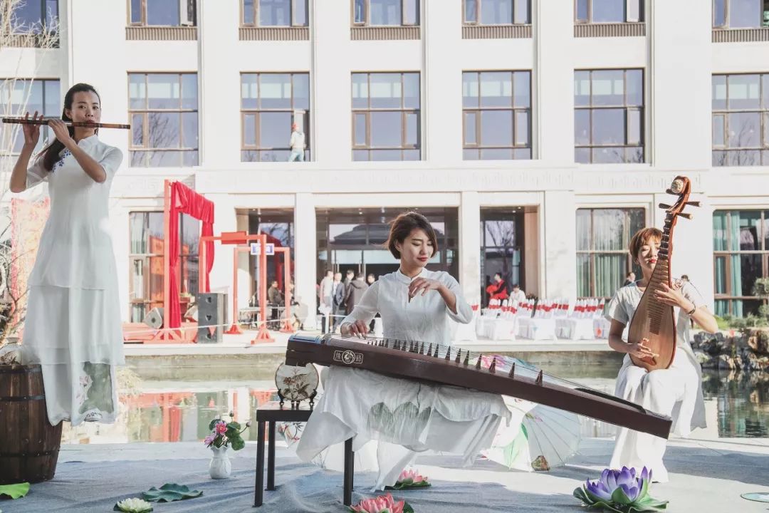 嫦娥奔月、拜月大典、还有让罗志祥陈赫都中毒的宝石老舅《野狼disco》！这个中秋嗨不停……