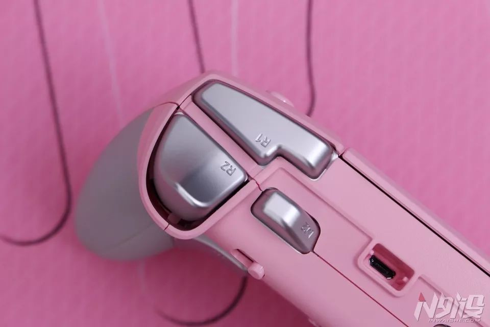 雷蛇razer游戏手柄测评,razer雷蛇飓兽竞技版ps4手柄