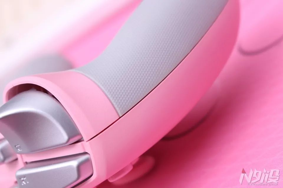 雷蛇razer游戏手柄测评,razer雷蛇飓兽竞技版ps4手柄