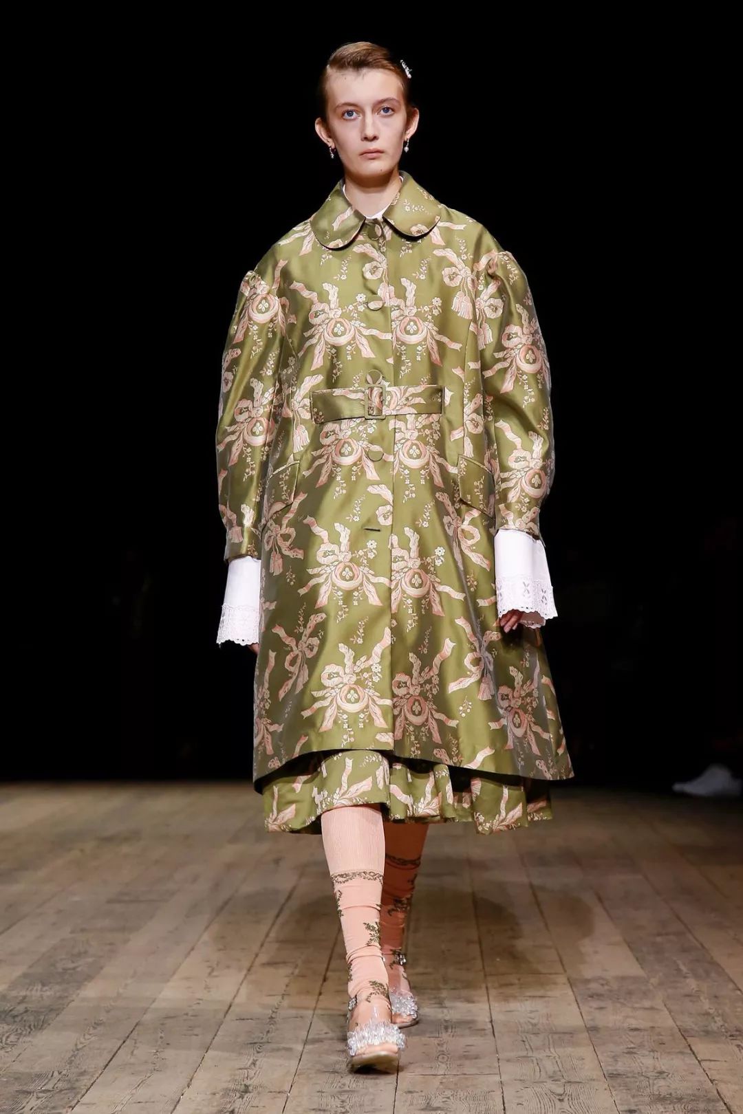 丝绸吊带长裙巴黎时装周,simonerocha泡泡裙