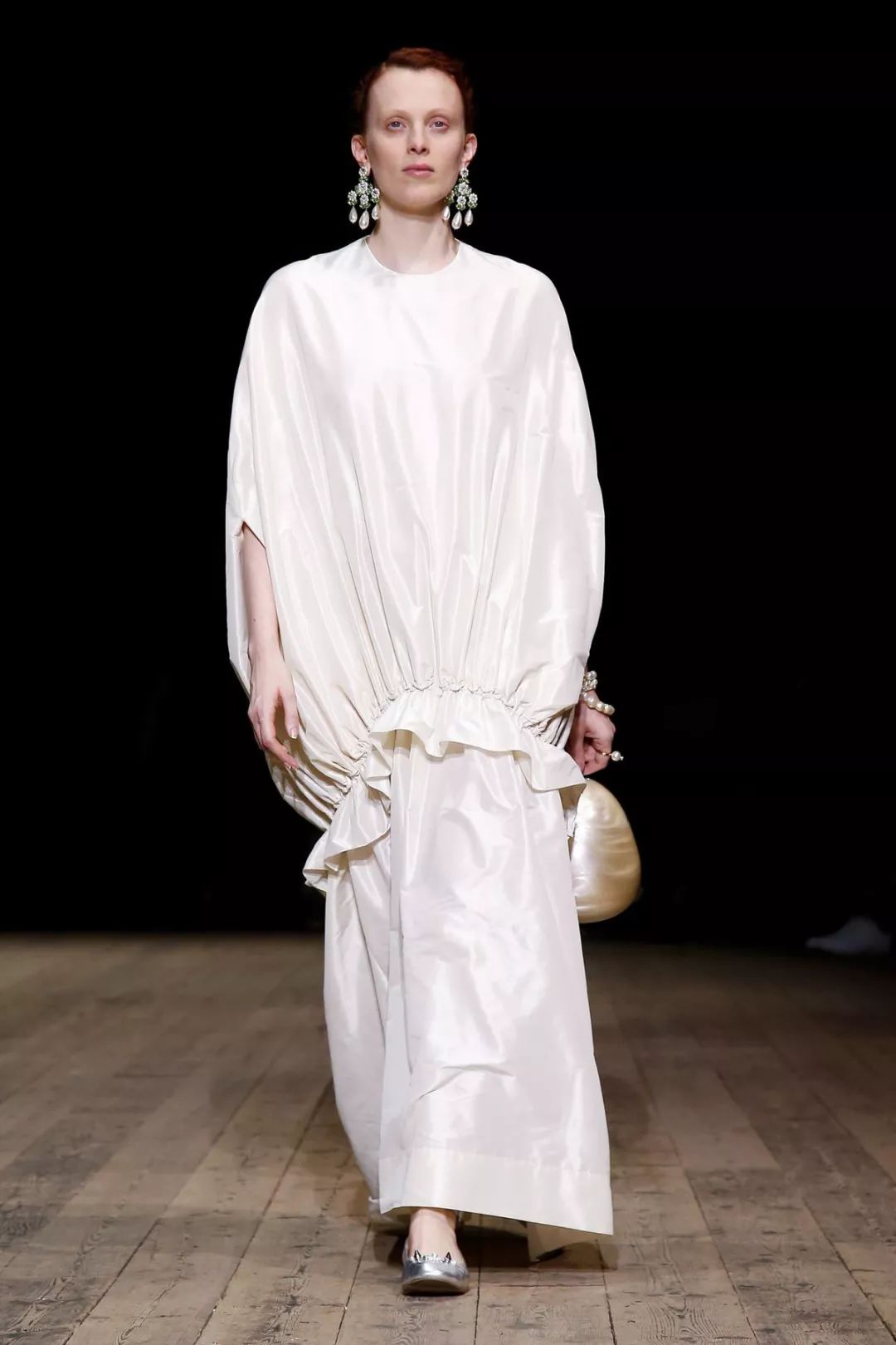 丝绸吊带长裙巴黎时装周,simonerocha泡泡裙