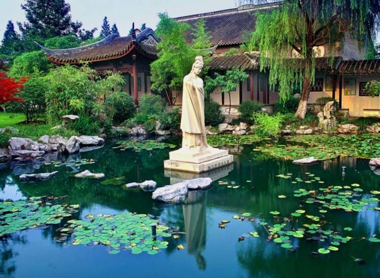 靖江汤包和南翔小笼打擂台，谁更好吃？跟着美食去水城泰州“白相”