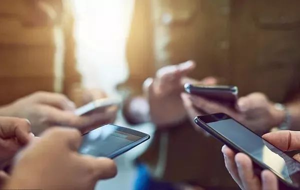 手机朝上朝下什么意思,手机屏幕朝上放还是朝下放好