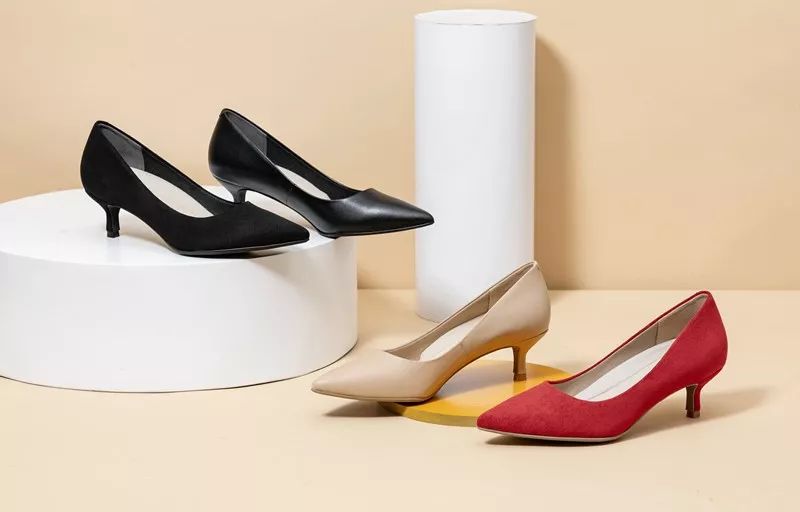 奥黛丽赫本钟爱的猫跟鞋,奥黛丽赫本尖头小黑鞋